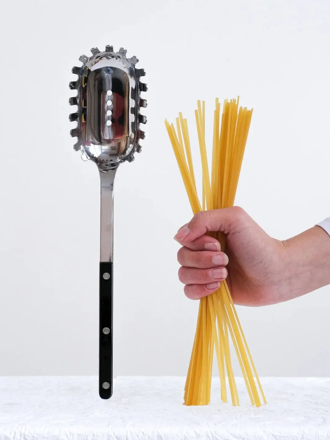 Bistrot Solid Shiny Spaghetti Spoon - Black - Image 2