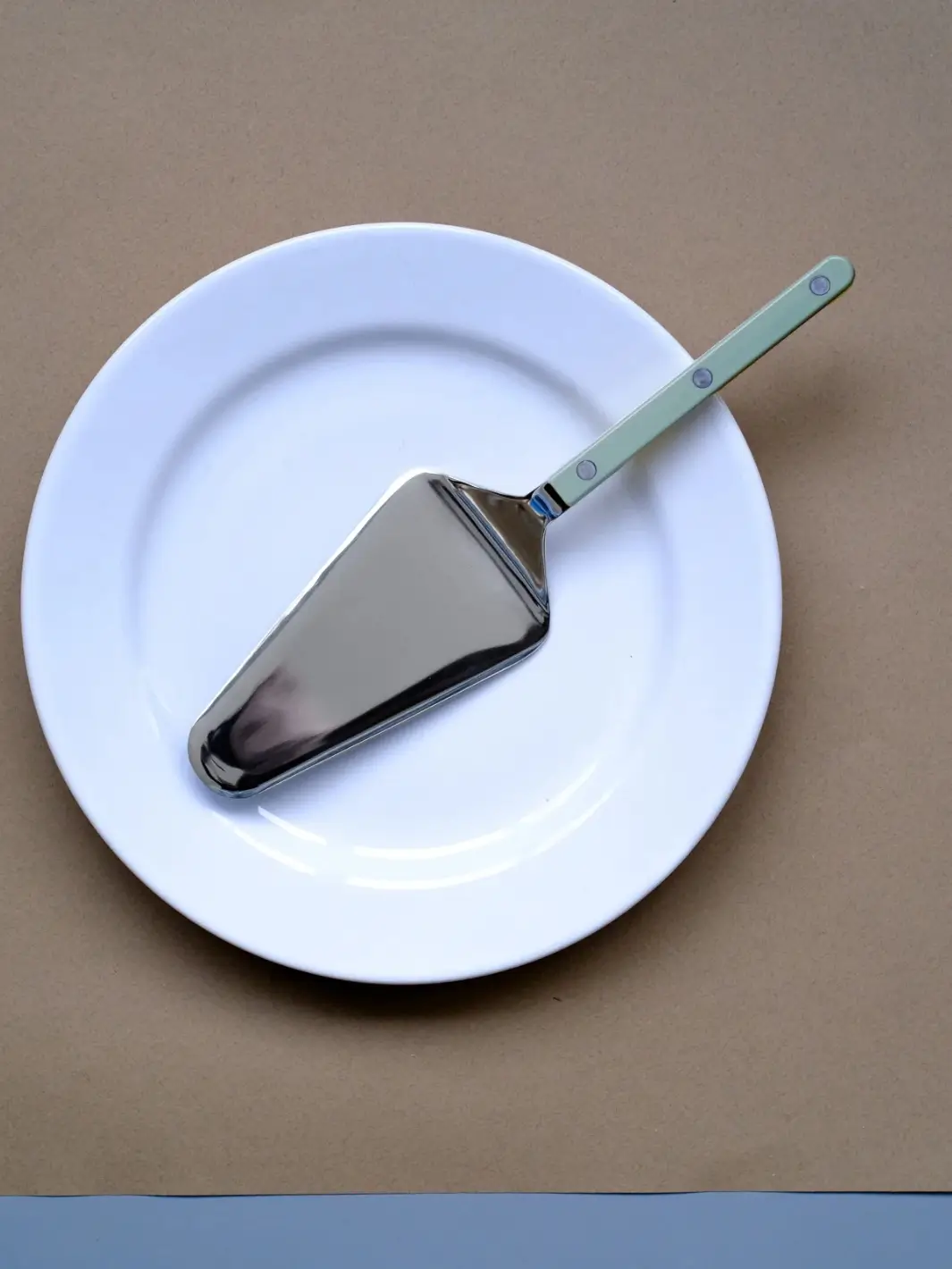 Bistrot Solid Shiny Tart Server - Asparagus - Image 2