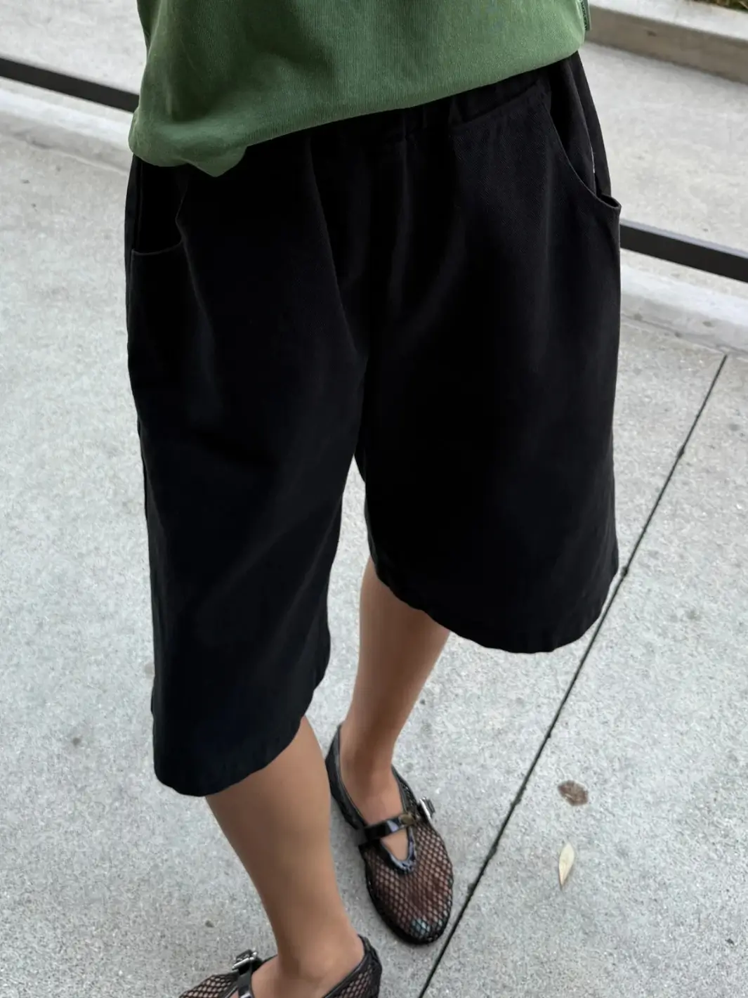 Liam Bermuda Shorts - Black Canvas - Image 4