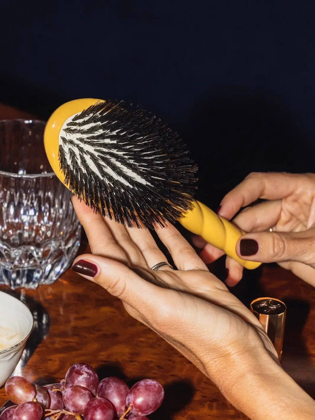 N.01 Large The Shine & Care Hairbrush The Universal Brush - Image 25