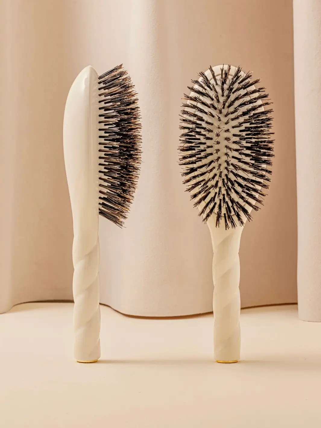 N.01 Large The Shine & Care Hairbrush The Universal Brush - Image 40