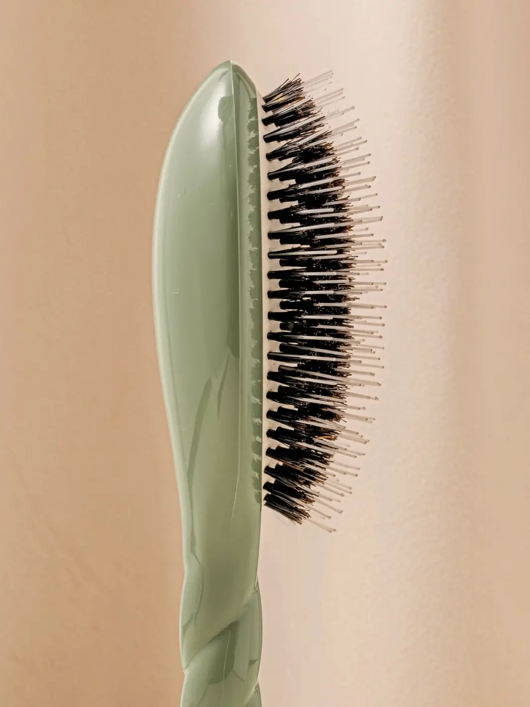 N.02 Large The Essential Detangling & Conditioning Brush - Image 17