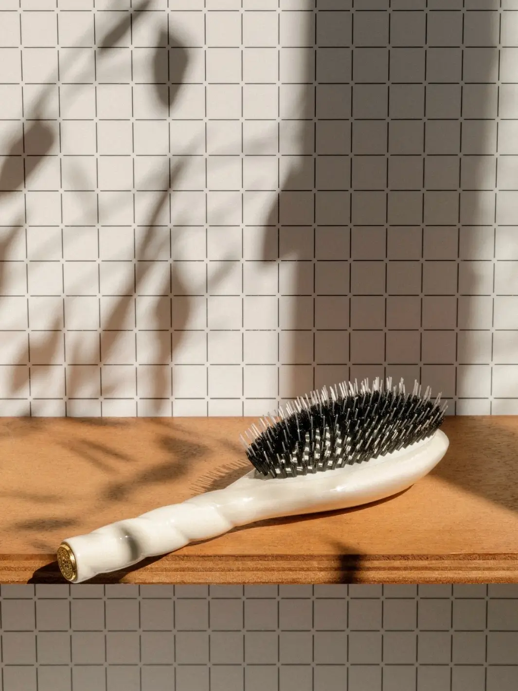 N.02 Large The Essential Detangling & Conditioning Brush - Image 21