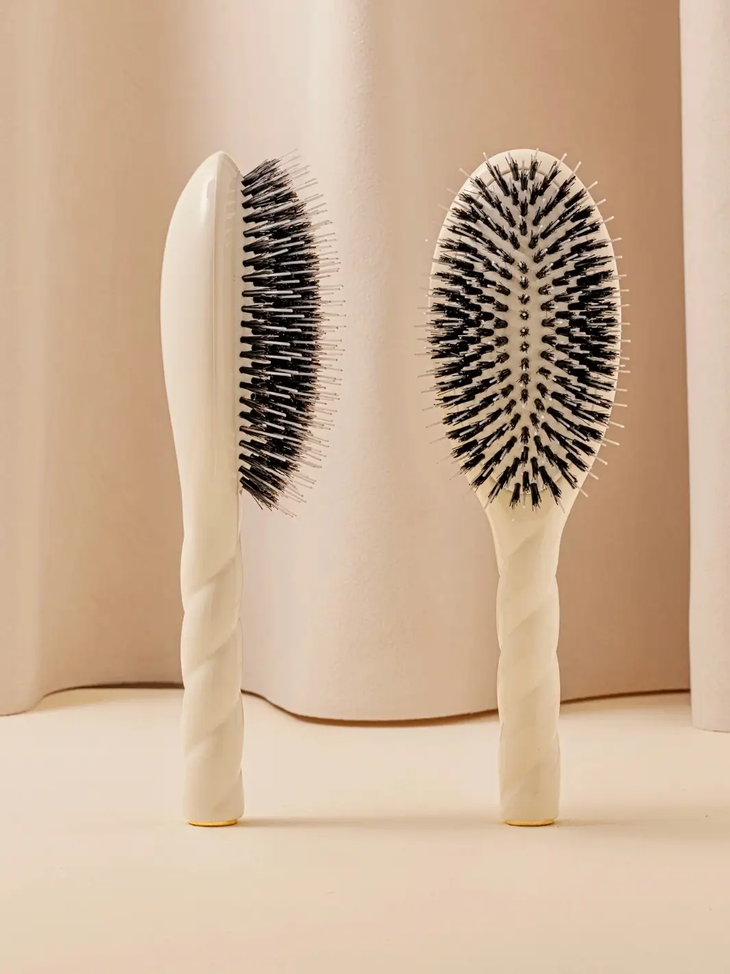 N.02 Large The Essential Detangling & Conditioning Brush - Image 22