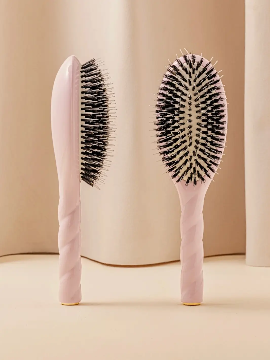 N.02 Large The Essential Detangling & Conditioning Brush - Image 29