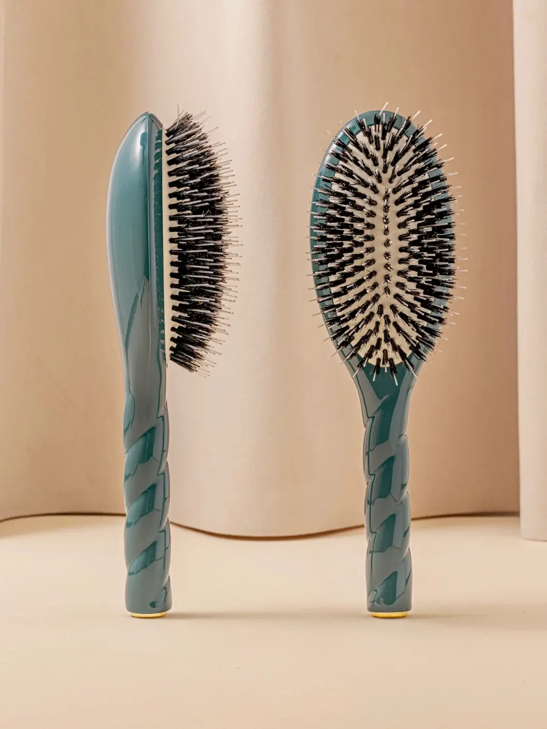 N.02 Large The Essential Detangling & Conditioning Brush - Image 35