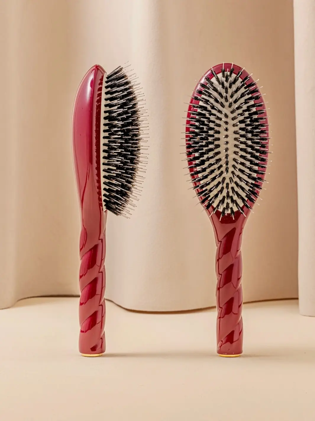 N.02 Large The Essential Detangling & Conditioning Brush - Image 4