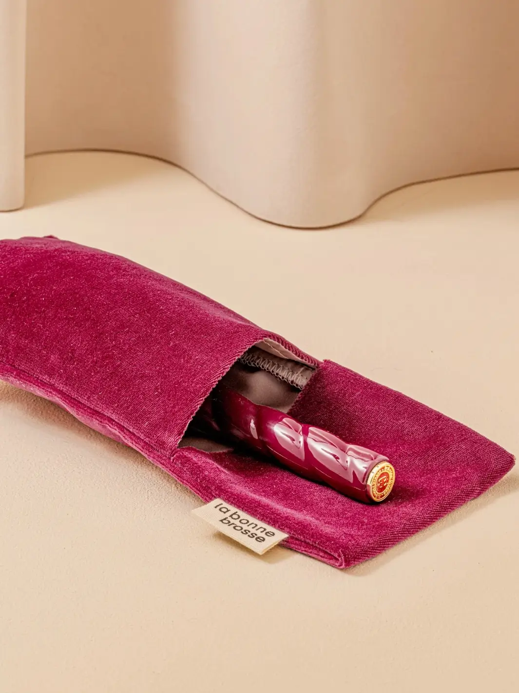 N.02 Large The Essential Detangling & Conditioning Brush - Image 6