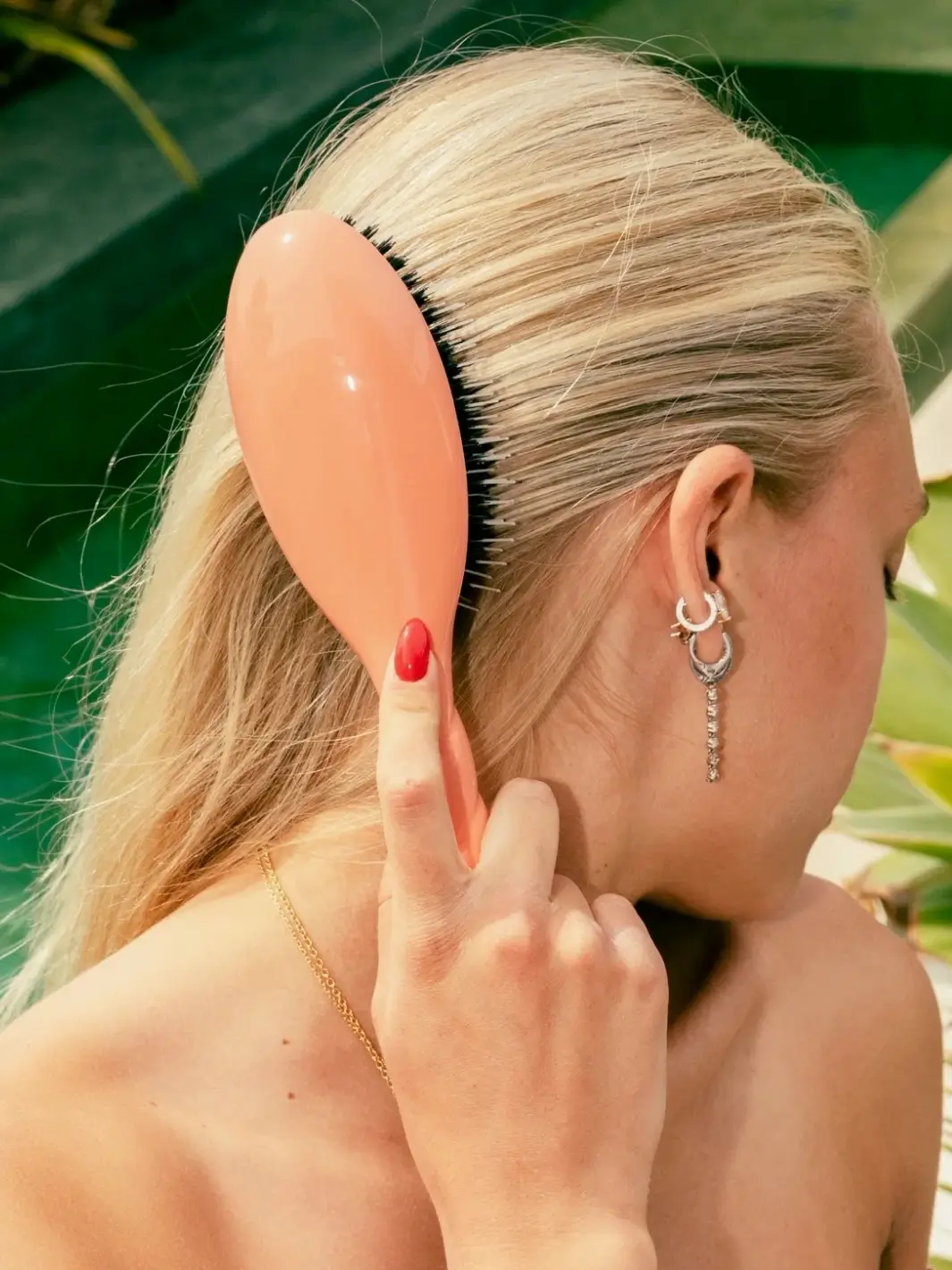 N.02 Large The Essential Detangling & Conditioning Brush - Image 8
