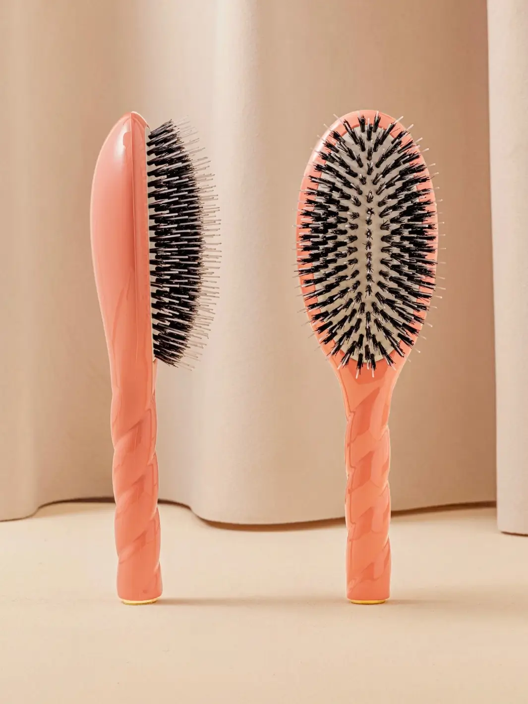 N.02 Large The Essential Detangling & Conditioning Brush - Image 9