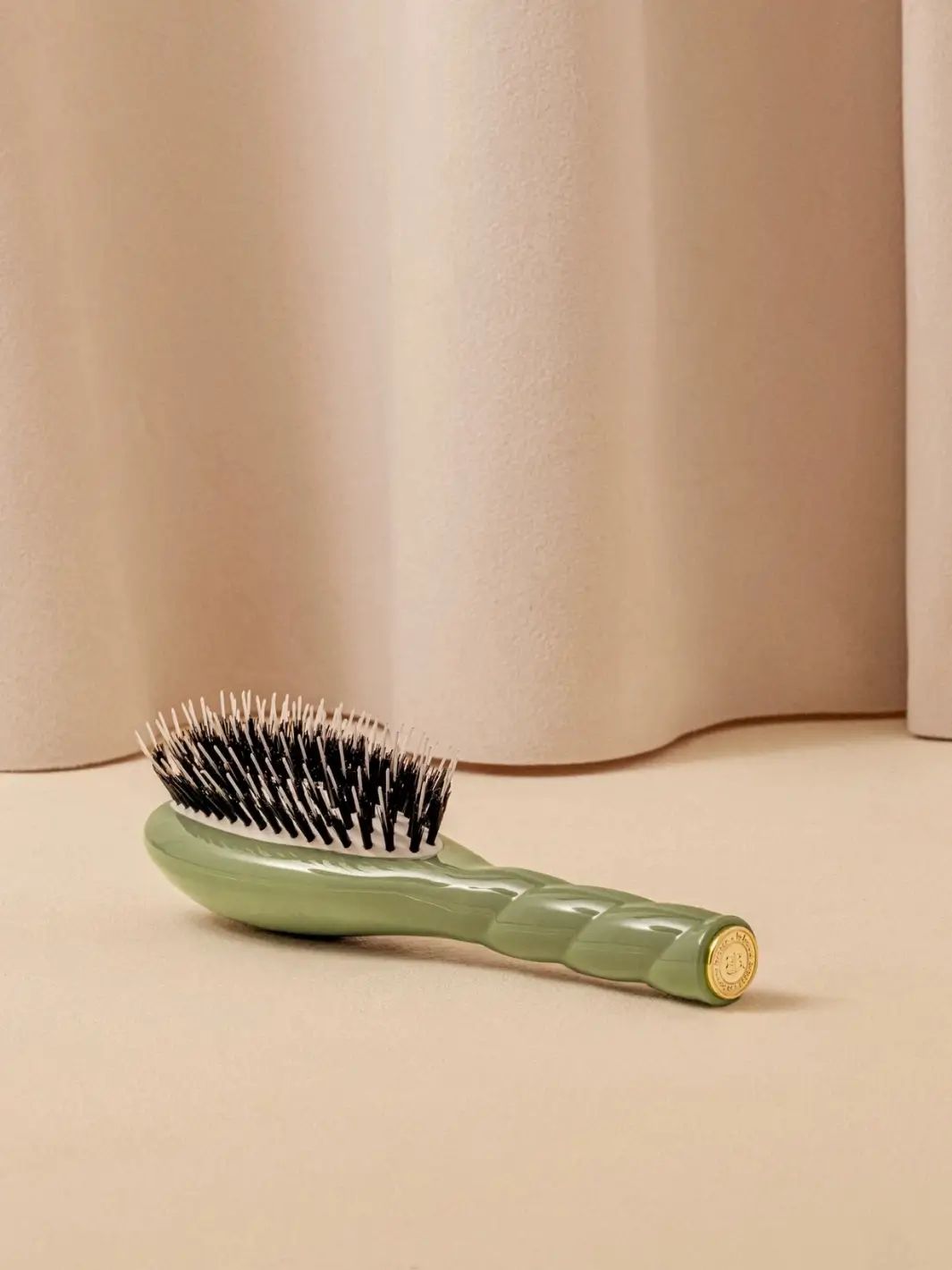 N.02 Small The Essential Detangling & Conditioning Brush - Image 15