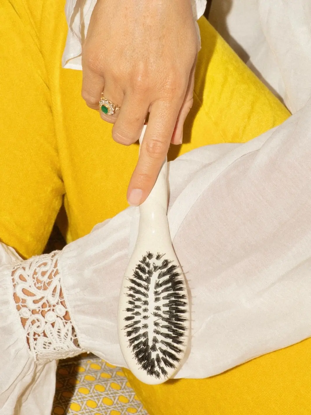 N.02 Small The Essential Detangling & Conditioning Brush - Image 18