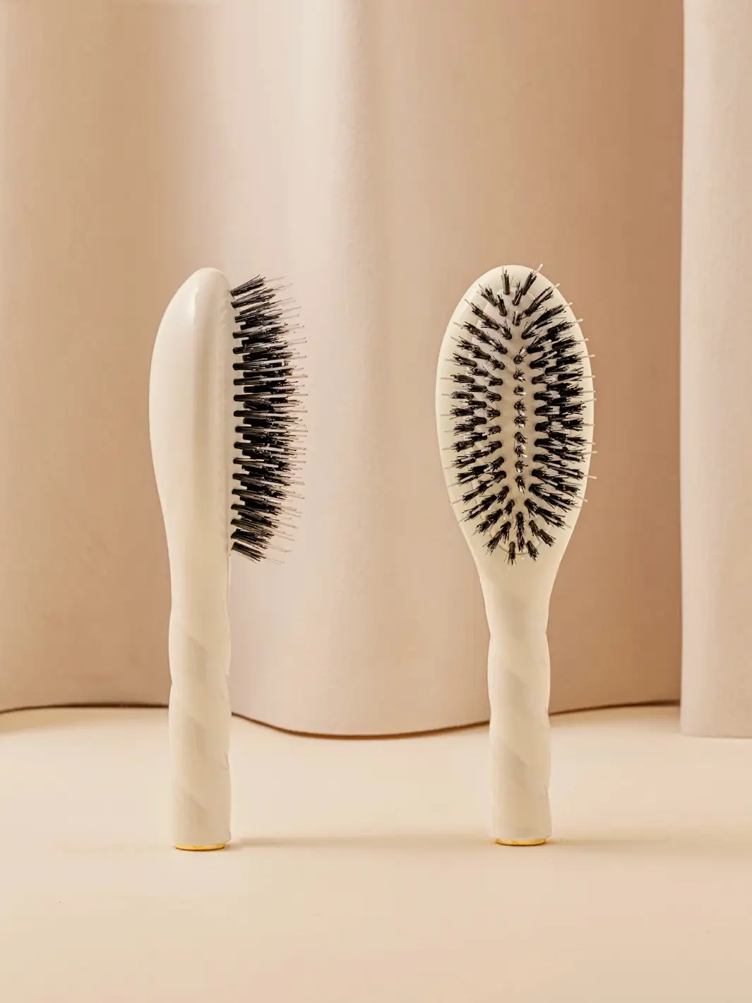 N.02 Small The Essential Detangling & Conditioning Brush - Image 19