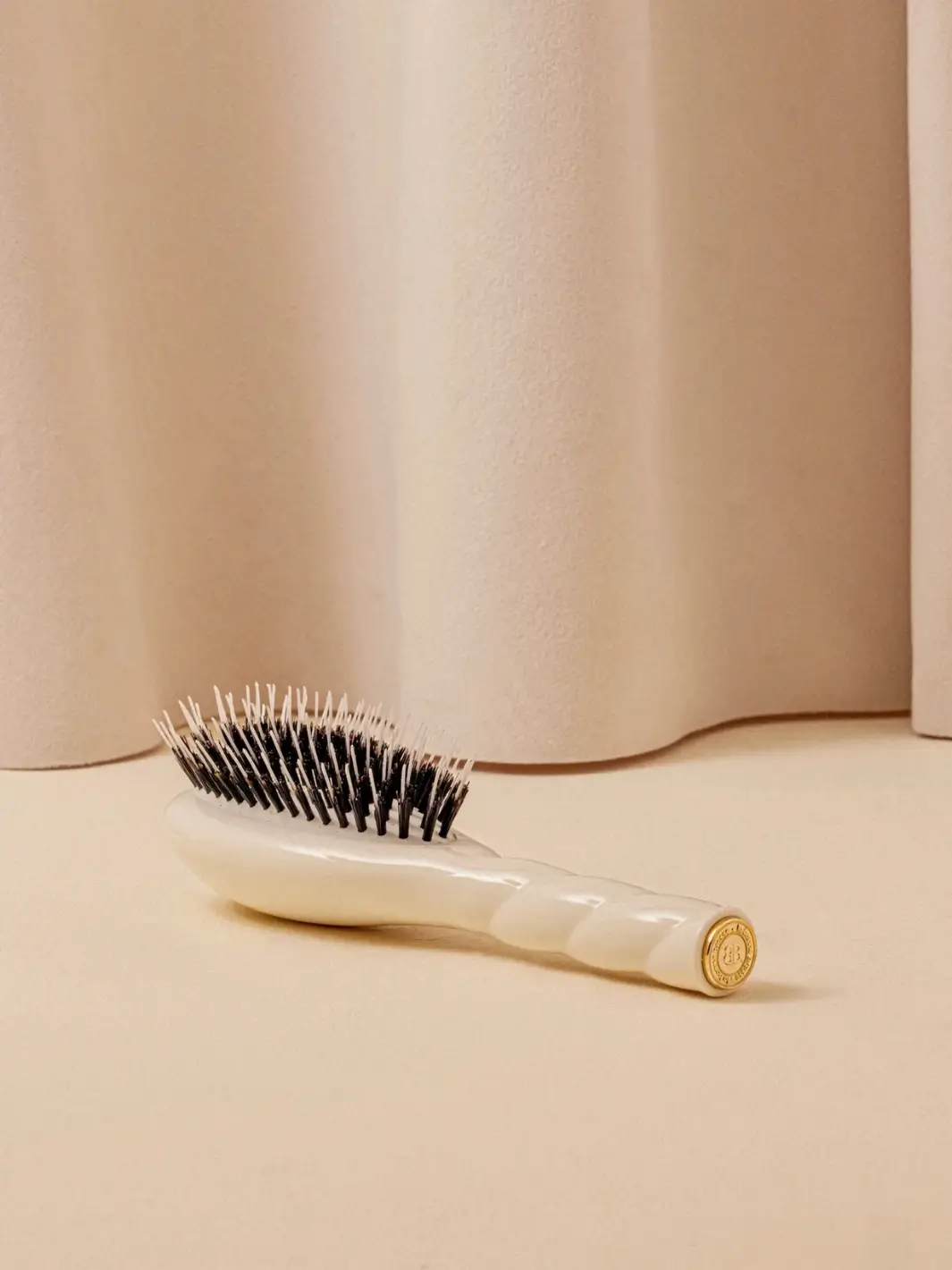 N.02 Small The Essential Detangling & Conditioning Brush - Image 22