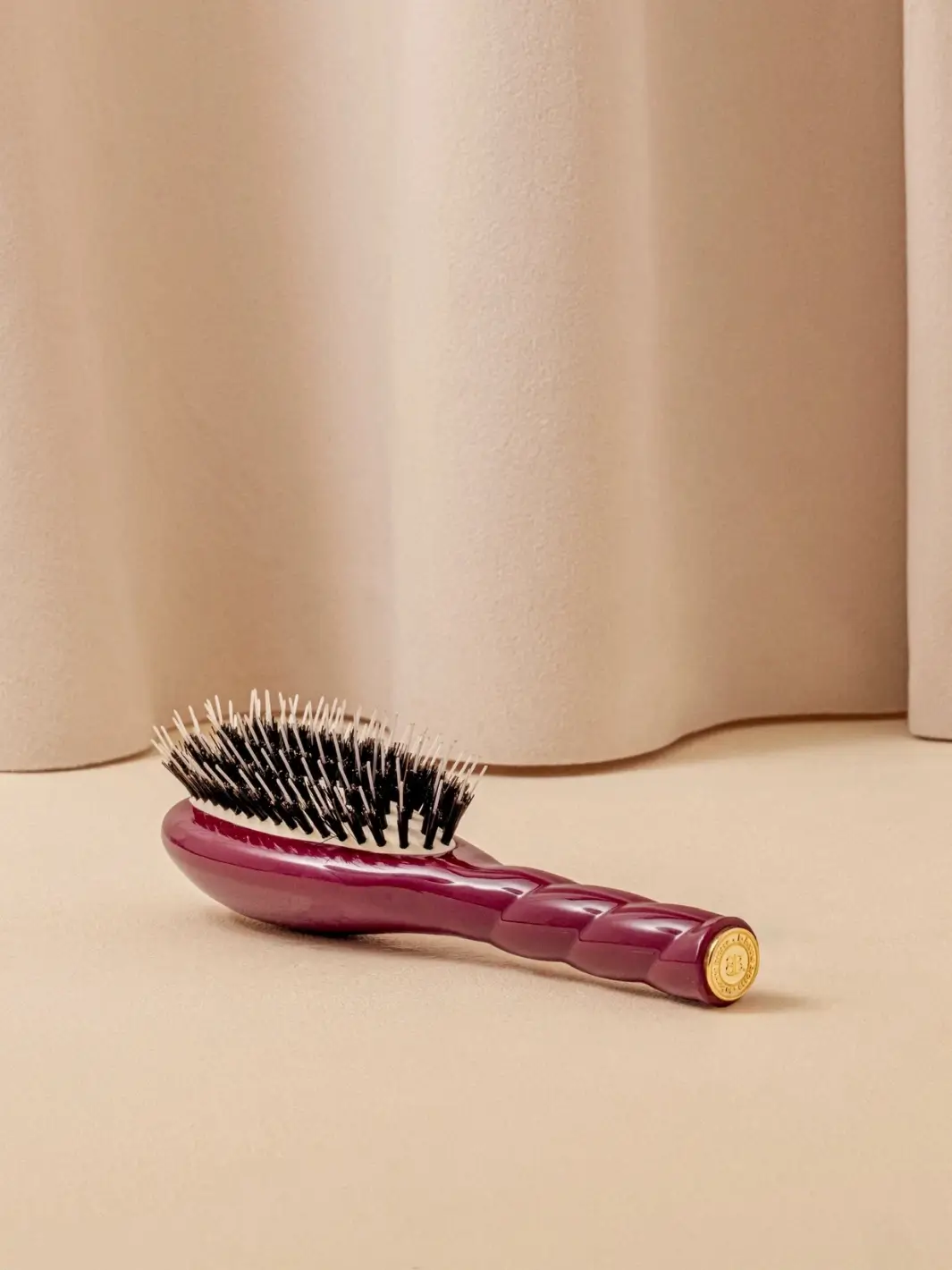 N.02 Small The Essential Detangling & Conditioning Brush - Image 7