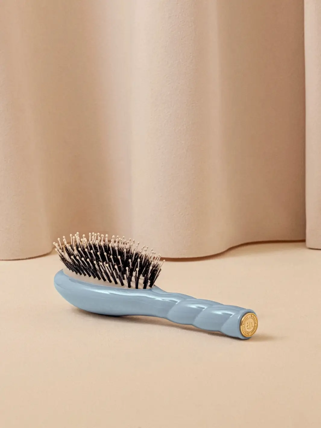 N.03 Small The Essential Softness & Sensitive Scalp Brush - Image 14