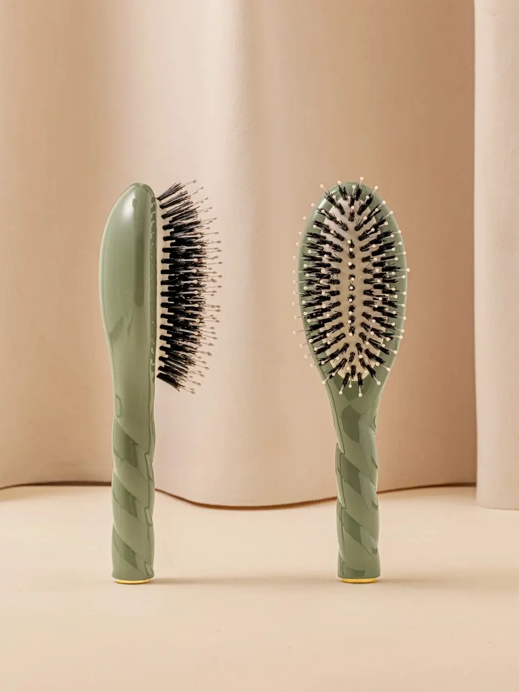 N.03 Small The Essential Softness & Sensitive Scalp Brush - Image 18
