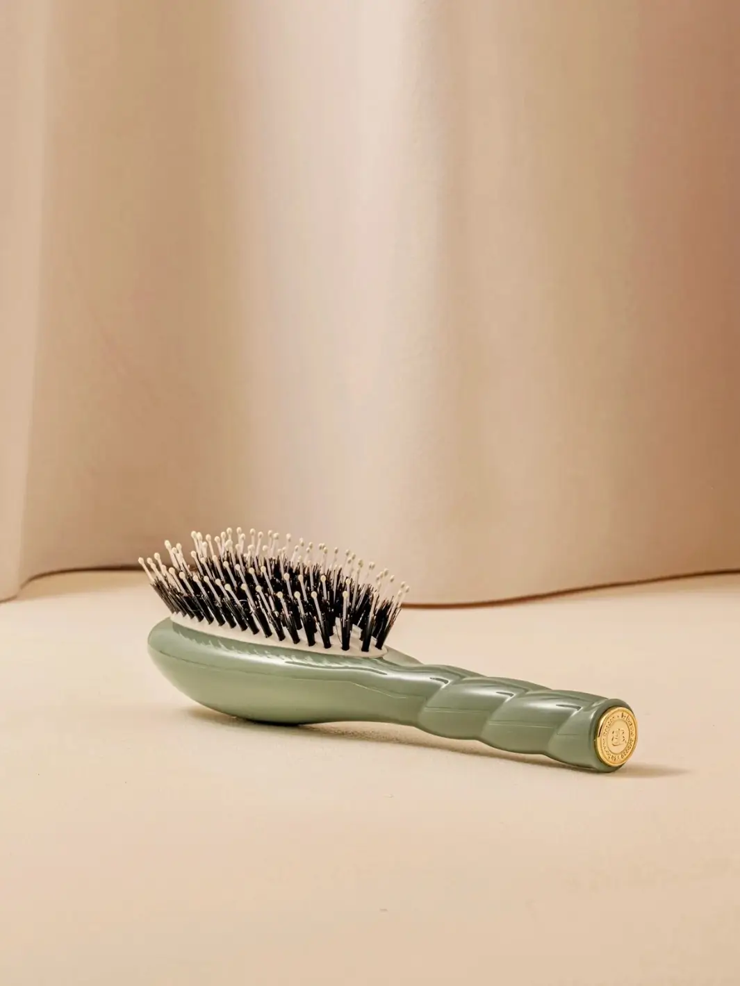 N.03 Small The Essential Softness & Sensitive Scalp Brush - Image 20