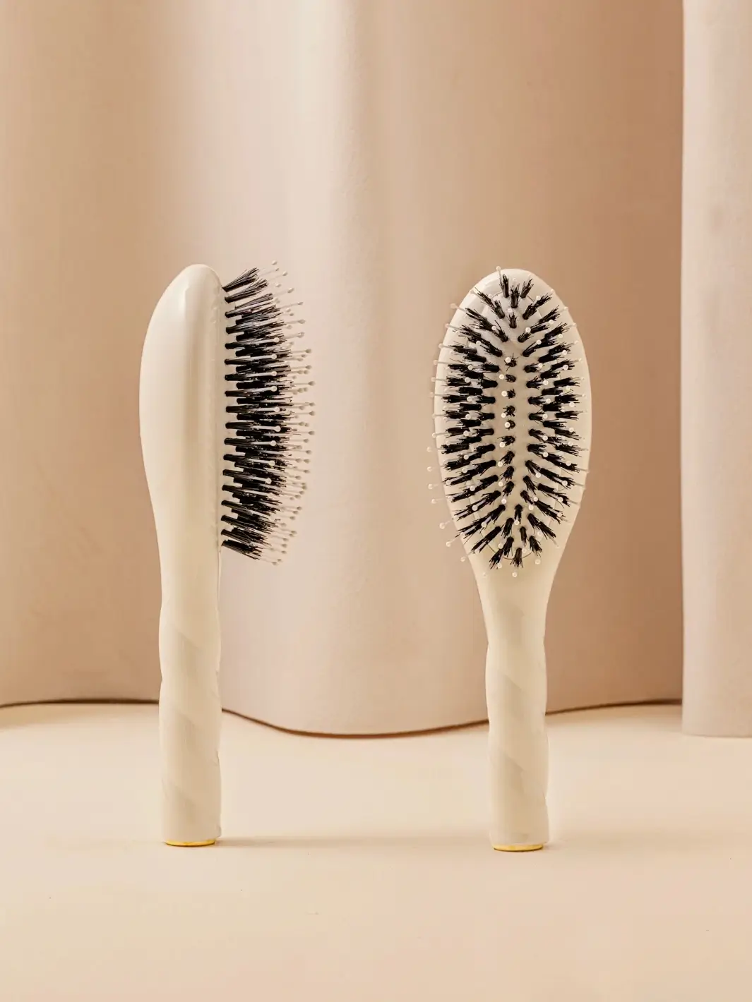 N.03 Small The Essential Softness & Sensitive Scalp Brush - Image 24