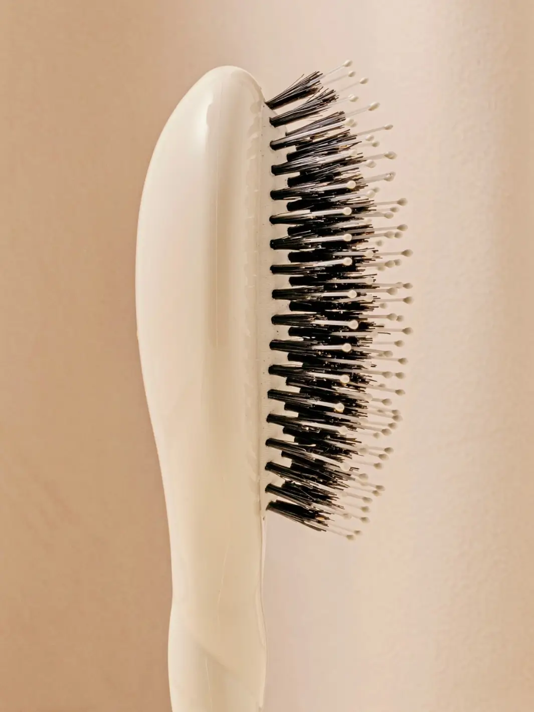 N.03 Small The Essential Softness & Sensitive Scalp Brush - Image 25
