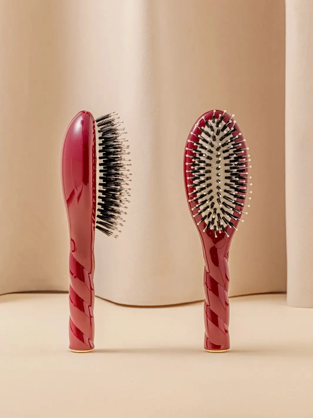 N.03 Small The Essential Softness & Sensitive Scalp Brush - Image 4