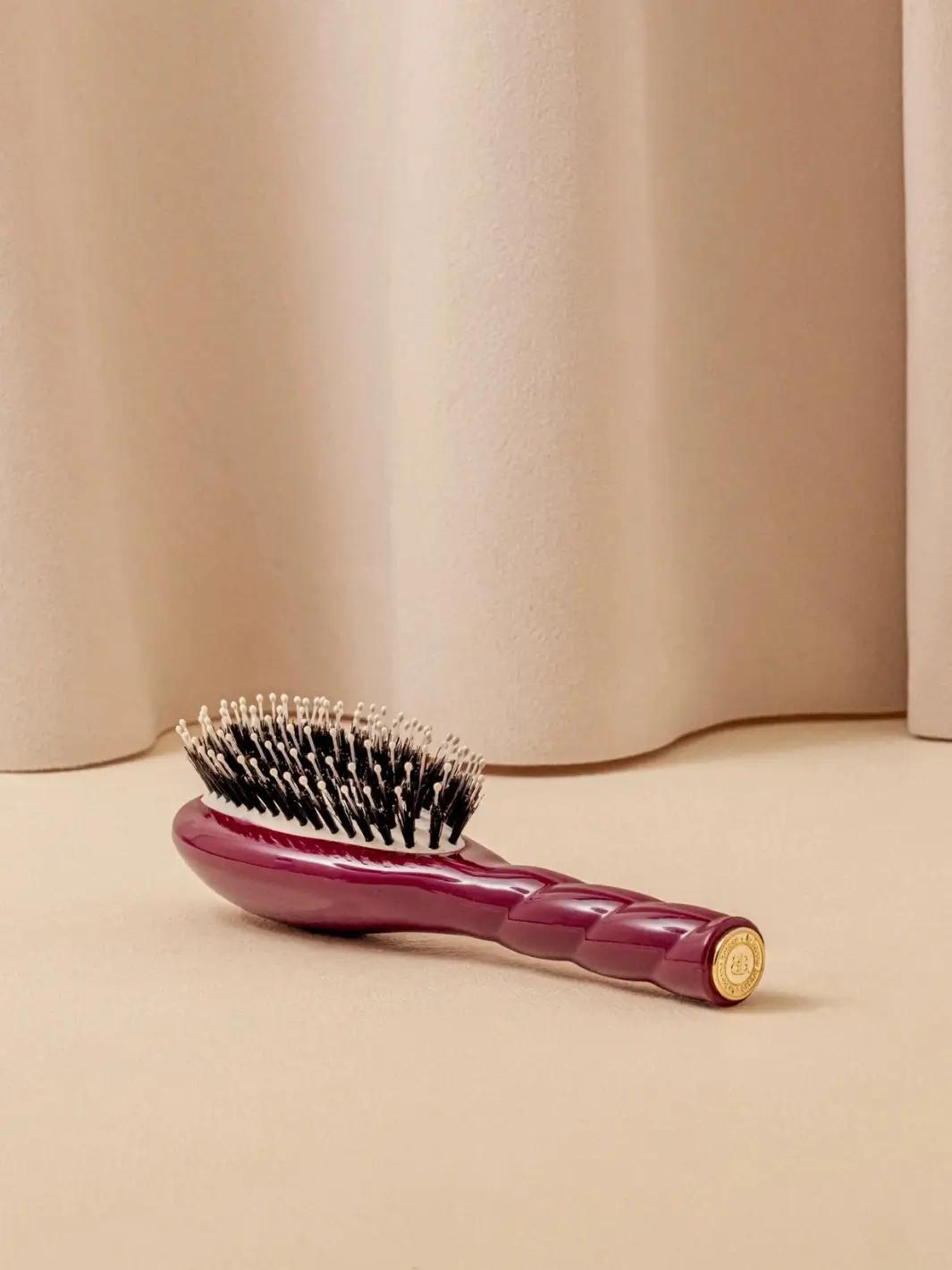 N.03 Small The Essential Softness & Sensitive Scalp Brush - Image 7
