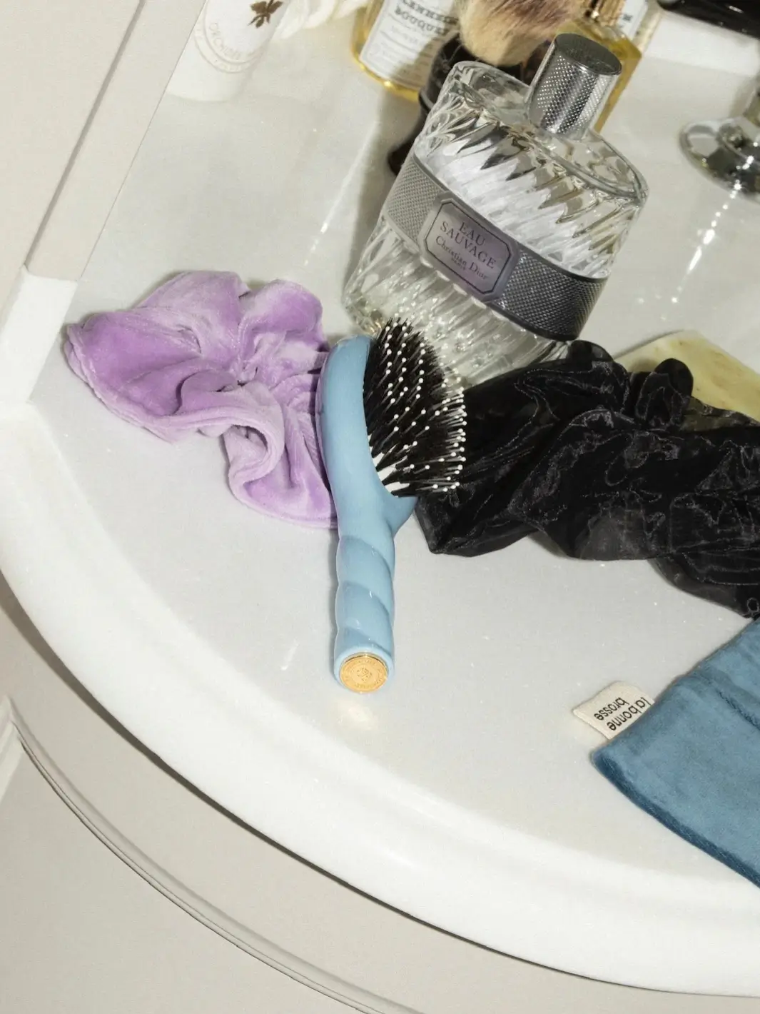 N.03 Small The Essential Softness & Sensitive Scalp Brush - Image 9