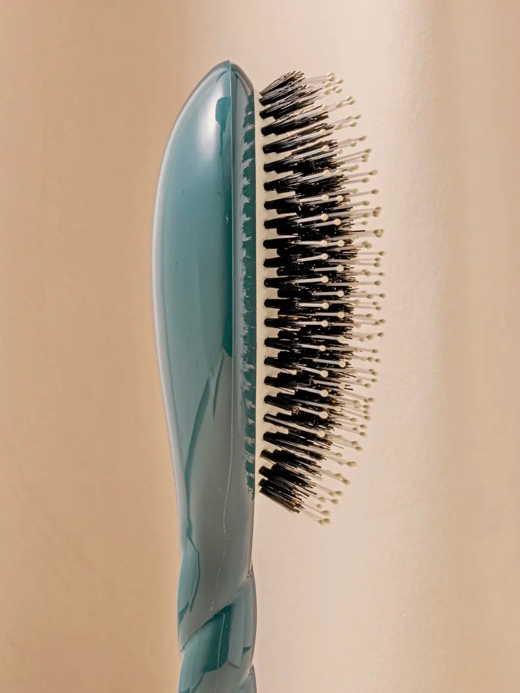 N.03 Large The Essential Softness & Sensitive Scalp Brush - Image 10