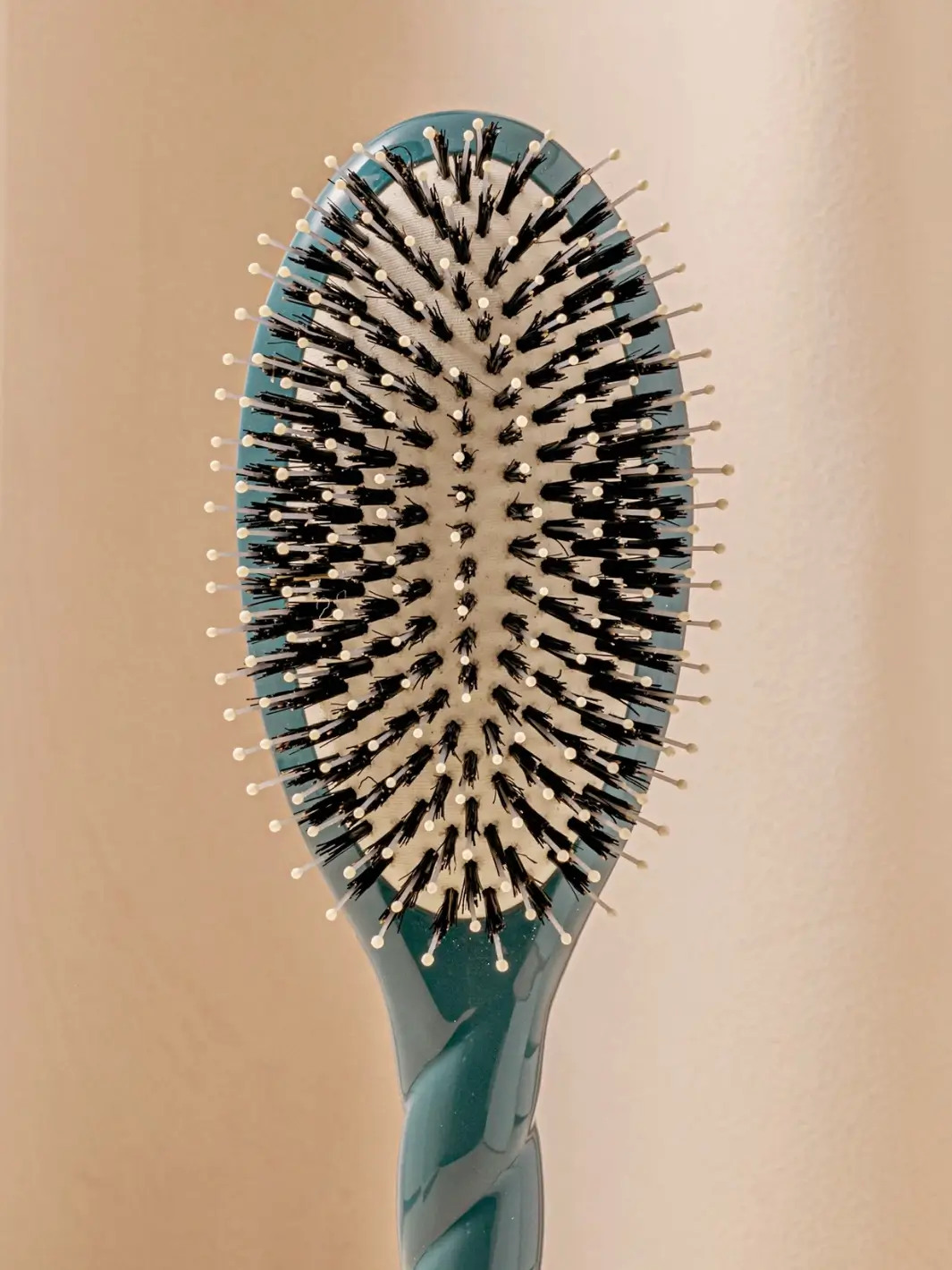 N.03 Large The Essential Softness & Sensitive Scalp Brush - Image 11