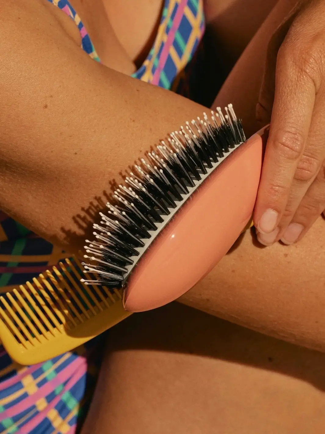 N.03 Large The Essential Softness & Sensitive Scalp Brush - Image 13