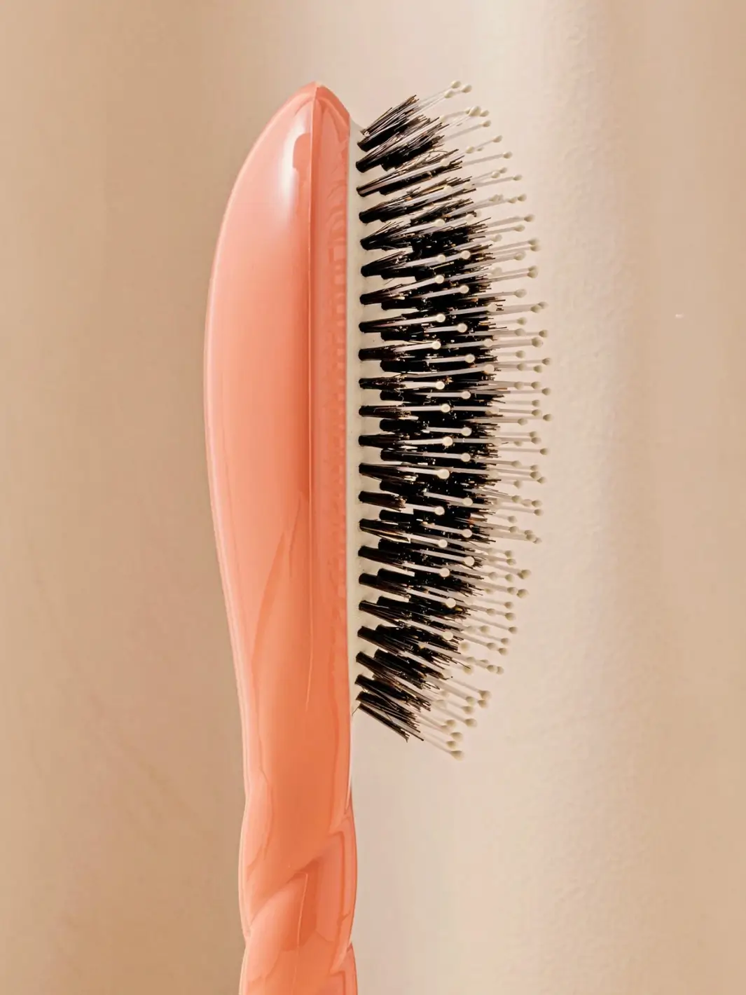 N.03 Large The Essential Softness & Sensitive Scalp Brush - Image 15