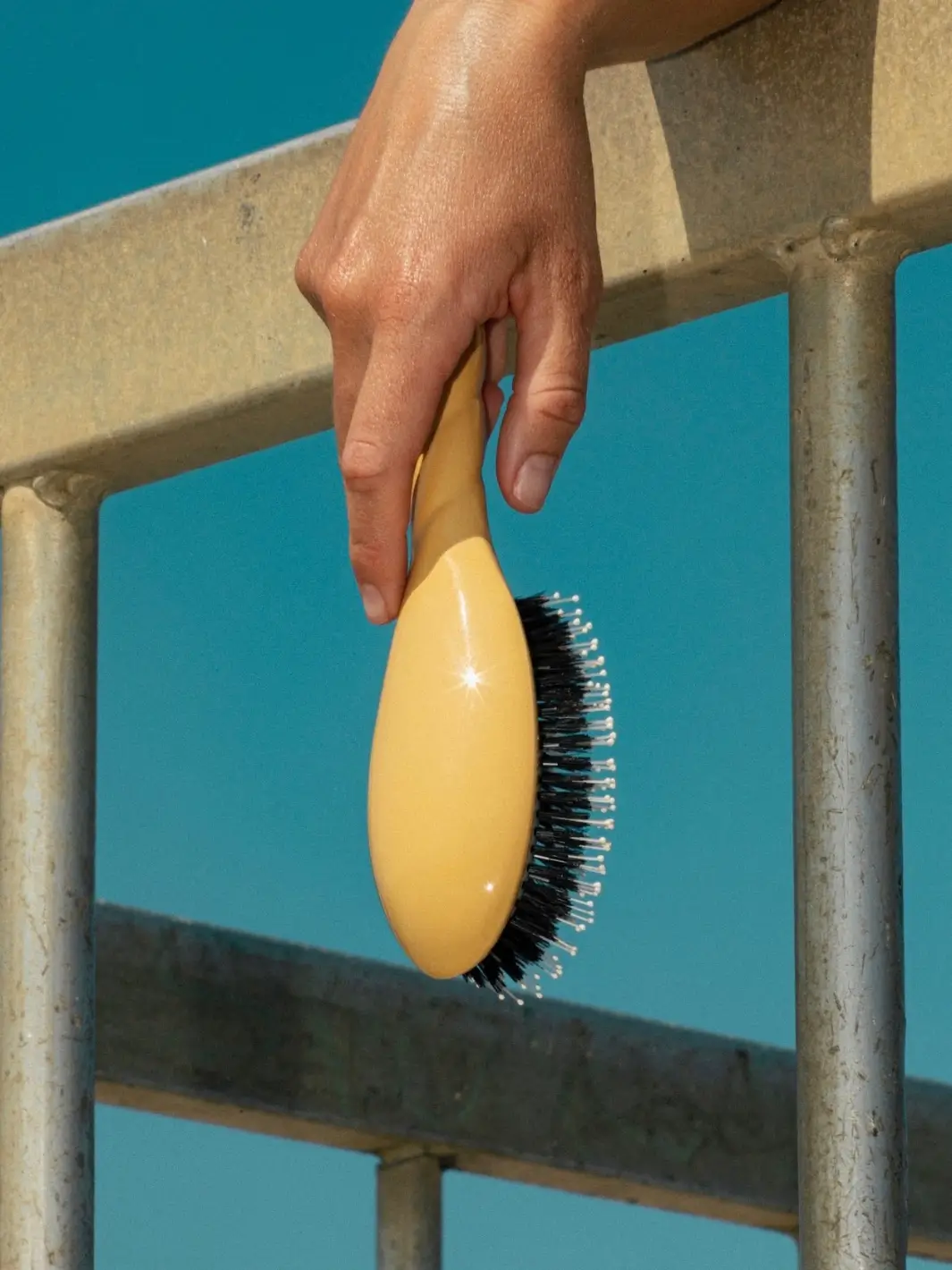 N.03 Large The Essential Softness & Sensitive Scalp Brush - Image 19