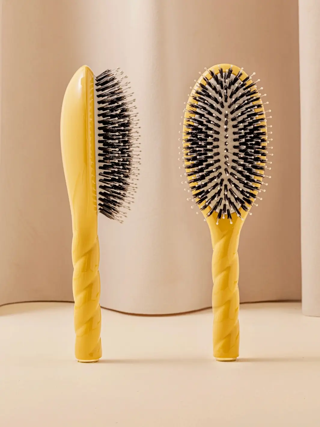N.03 Large The Essential Softness & Sensitive Scalp Brush - Image 21