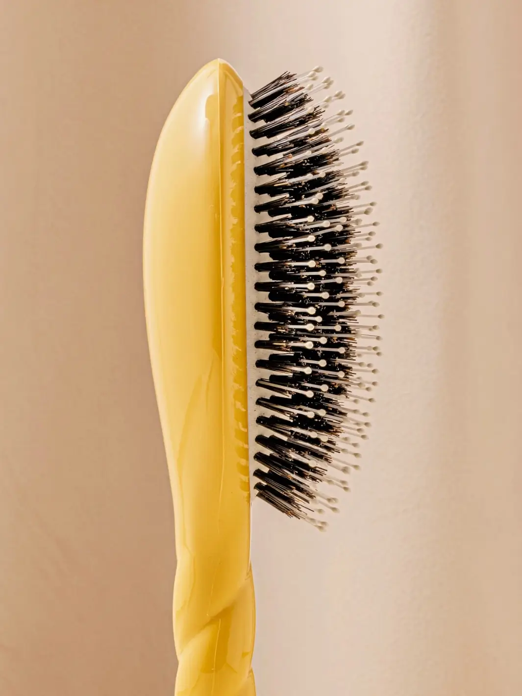 N.03 Large The Essential Softness & Sensitive Scalp Brush - Image 22