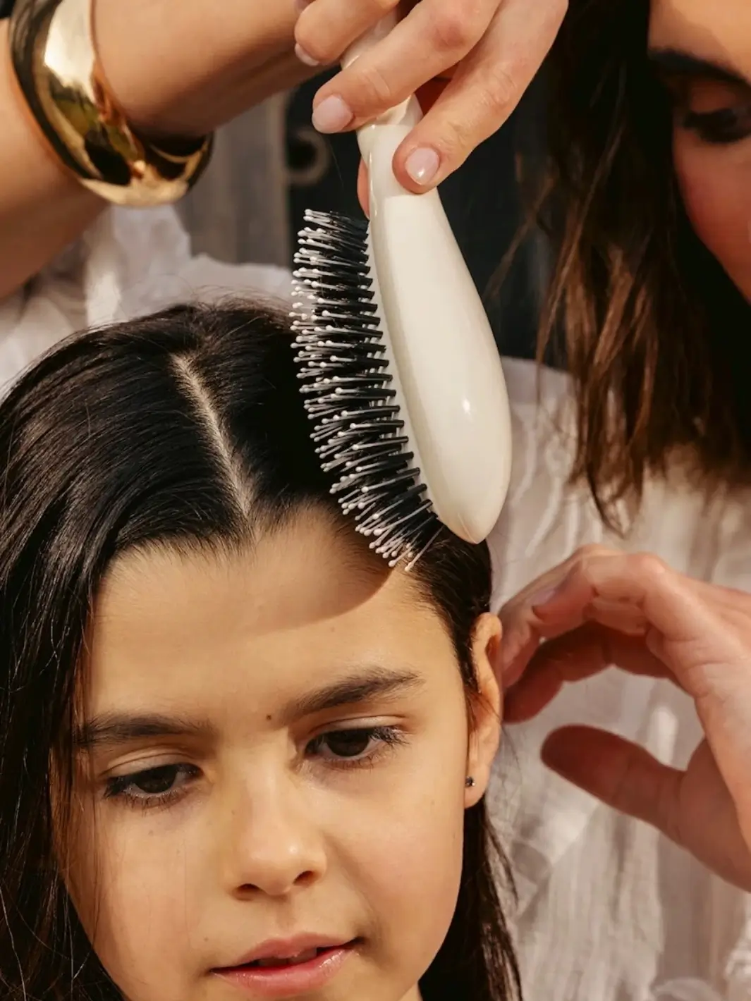 N.03 Large The Essential Softness & Sensitive Scalp Brush - Image 30