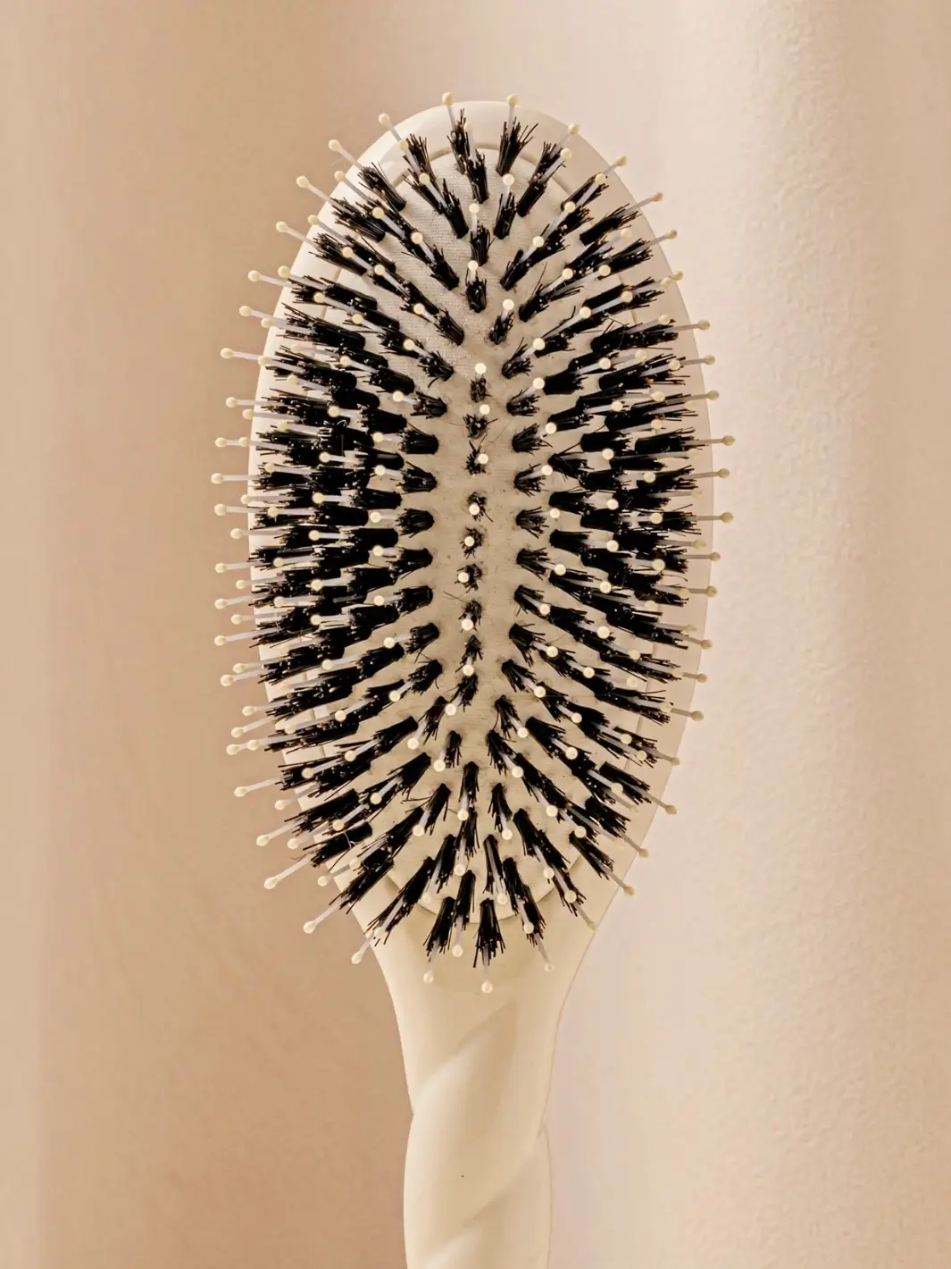 N.03 Large The Essential Softness & Sensitive Scalp Brush - Image 33
