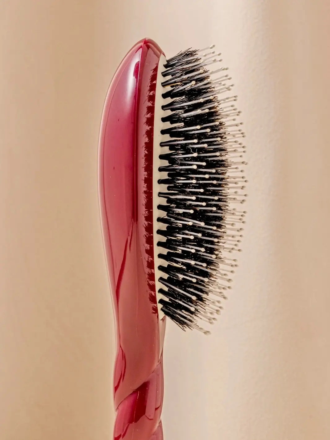 N.03 Large The Essential Softness & Sensitive Scalp Brush - Image 4