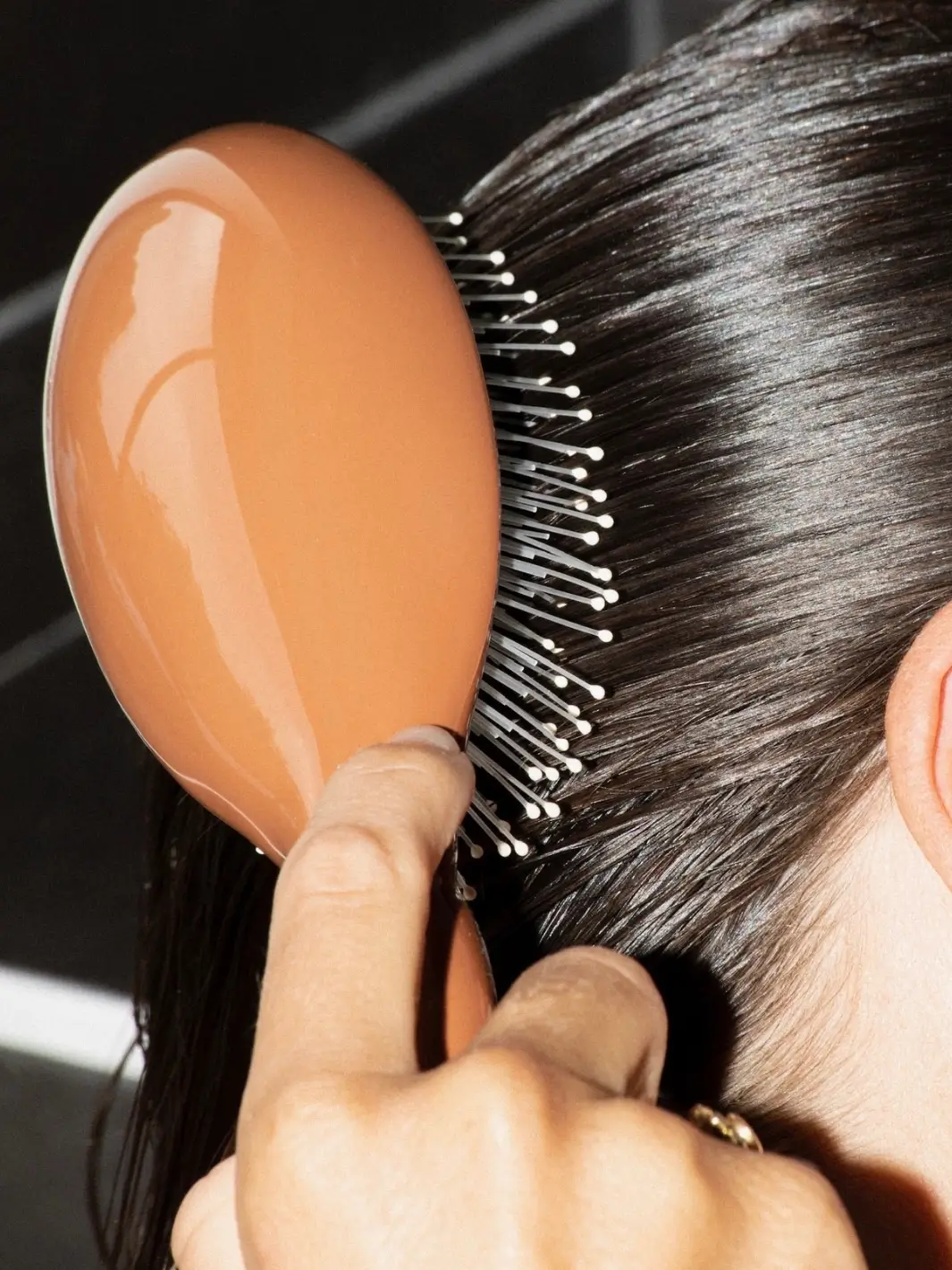 N.03 Large The Essential Softness & Sensitive Scalp Brush - Image 41