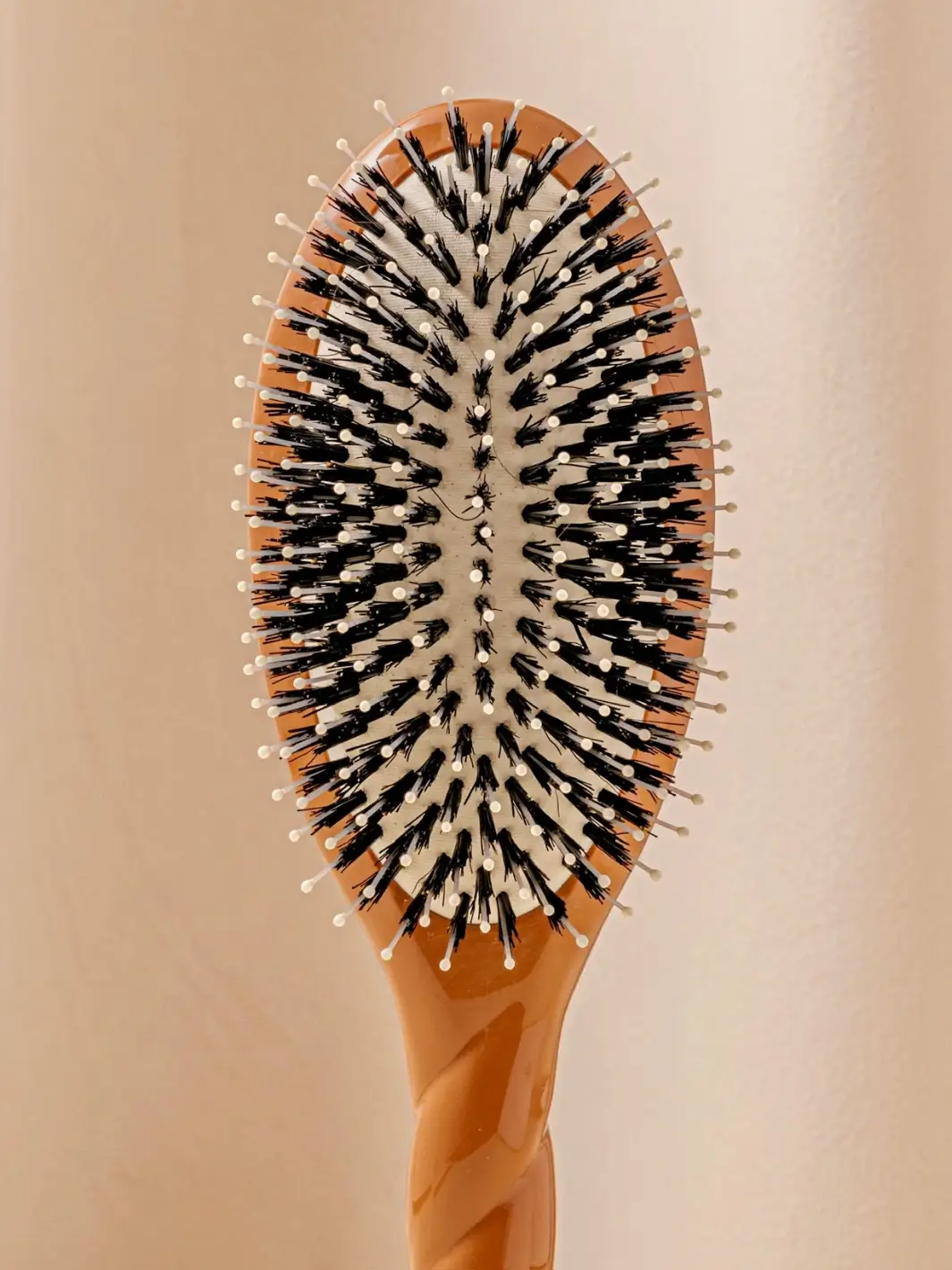 N.03 Large The Essential Softness & Sensitive Scalp Brush - Image 45