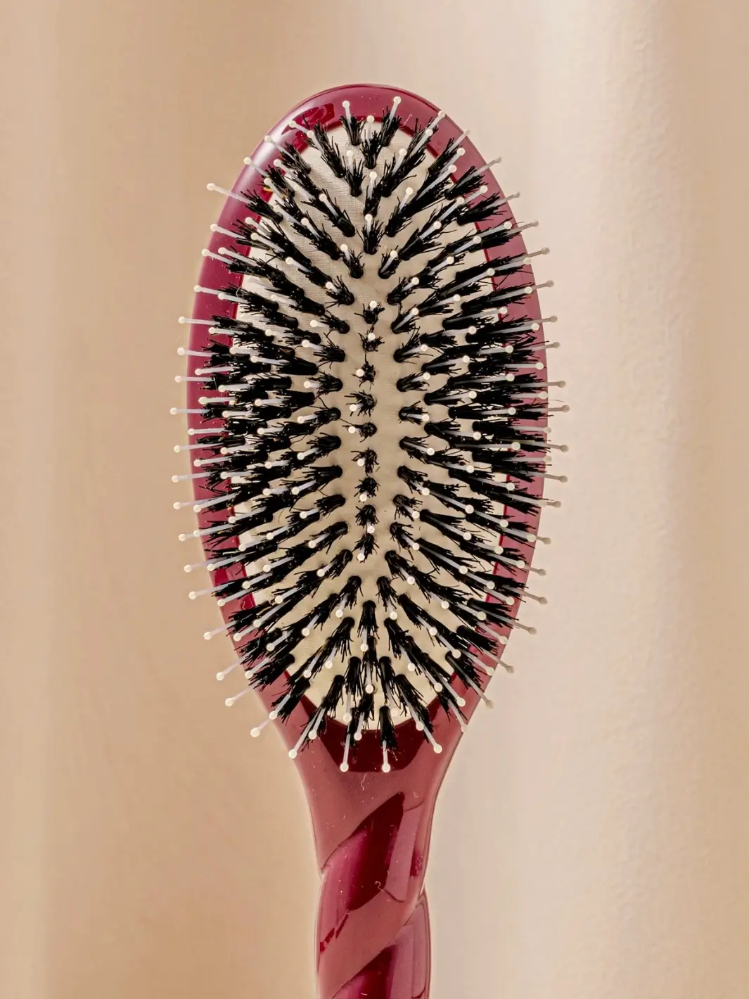 N.03 Large The Essential Softness & Sensitive Scalp Brush - Image 5