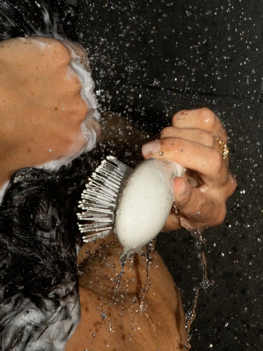 N.04 Small The Detangling & Massaging Miracle Brush - Image 3