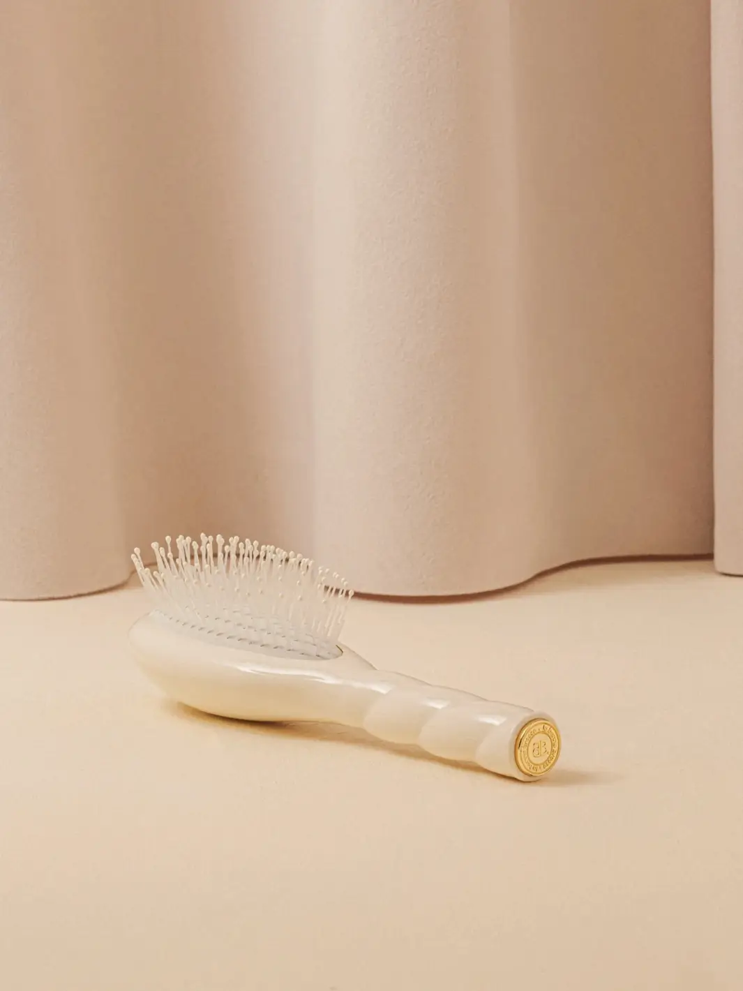 N.04 Small The Detangling & Massaging Miracle Brush - Image 7