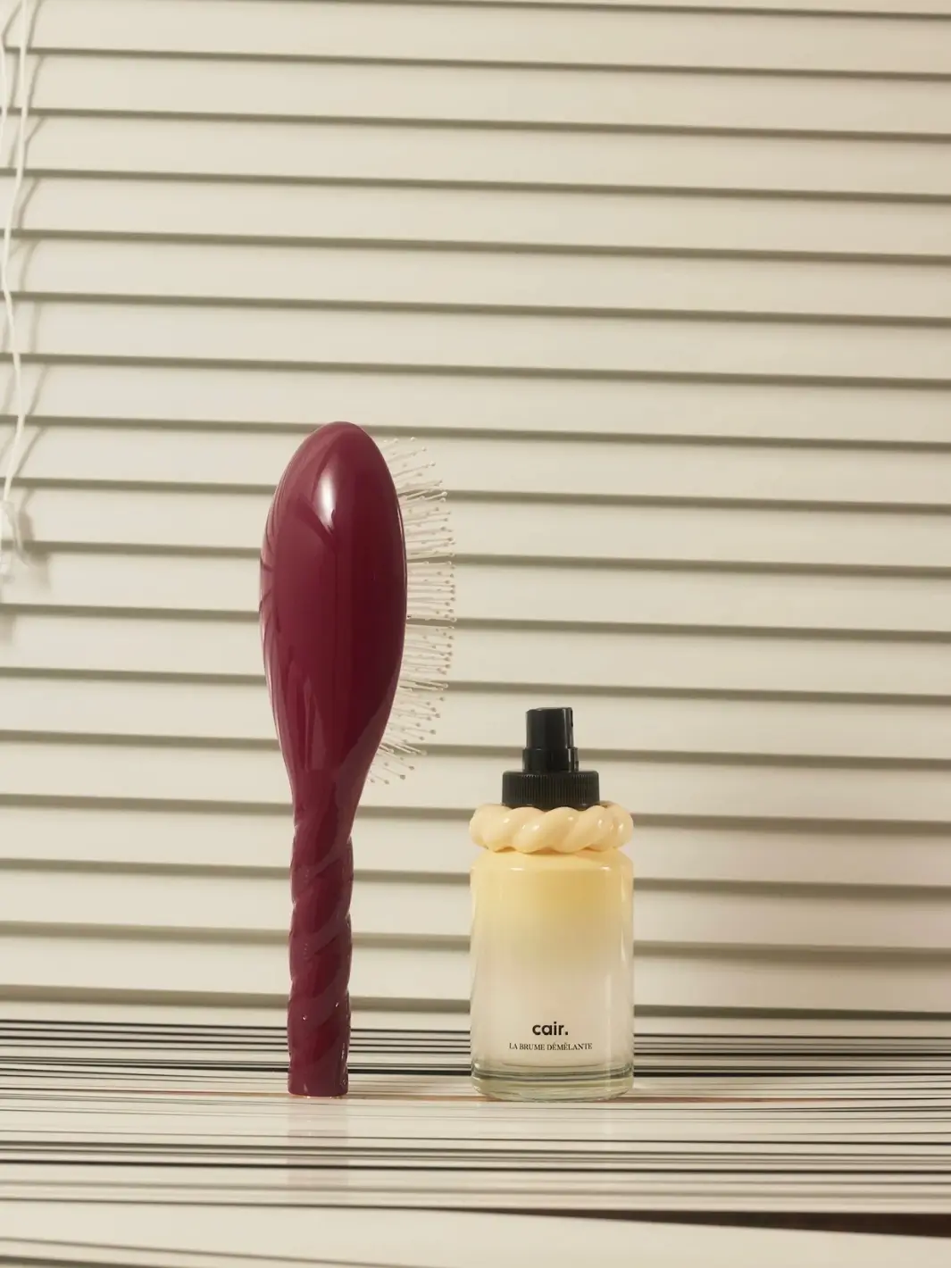 N.04 Large The Detangling & Massaging Miracle Brush - Image 3