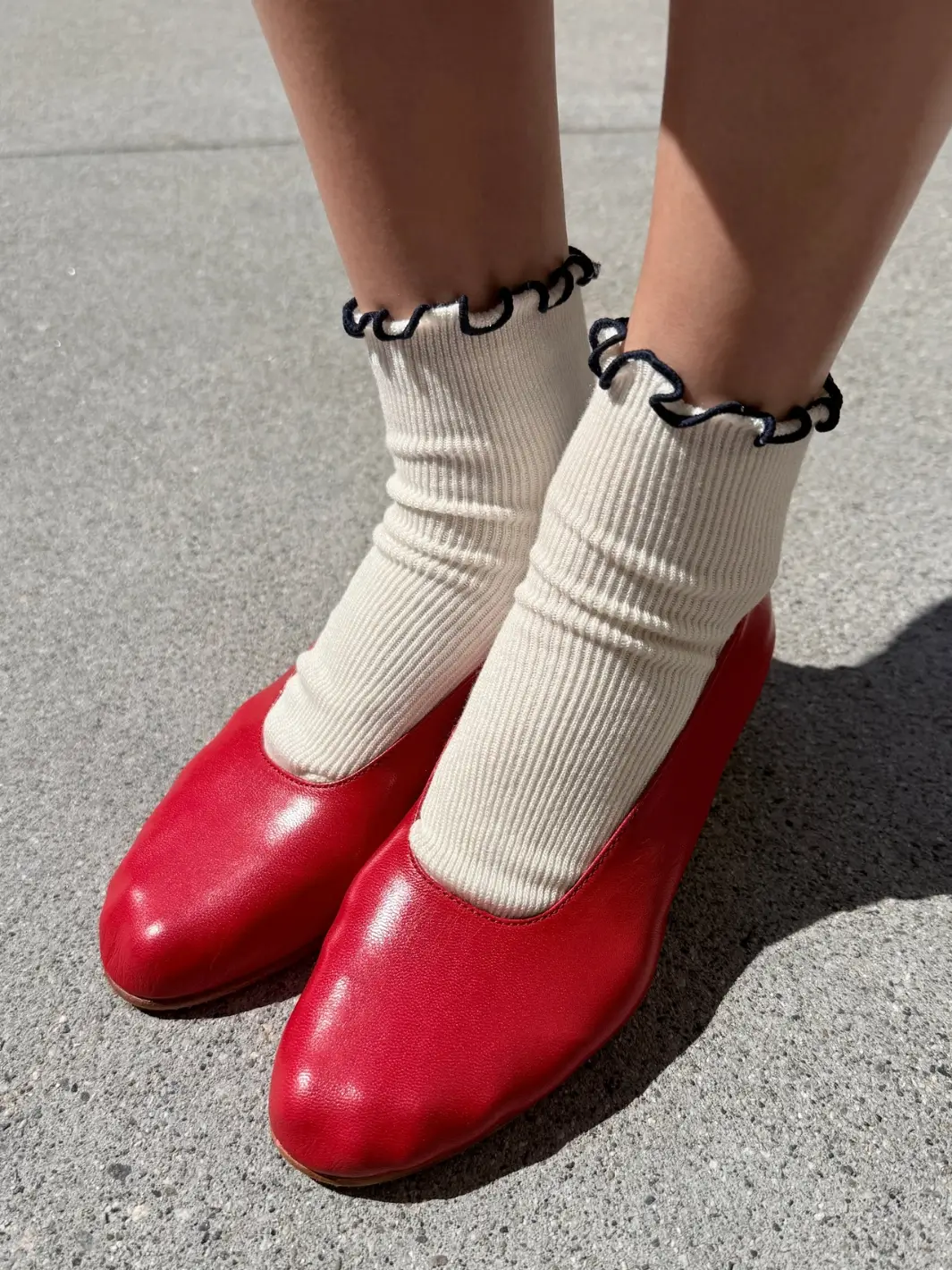 The Petite Ruffled Modal Socks - Soft White / Navy - Image 2